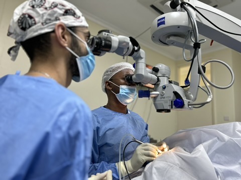 FORSEE Canada surgical mission in Kenya — Dr. Sohel Somani training local ophthalmologists